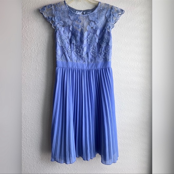 Chi Chi London Petite blue dress with pleated skirt and embroidered top - Picture 3 of 5